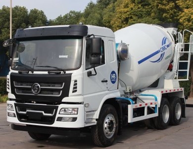 Camion FAW benne robuste sur chantier en Afrique